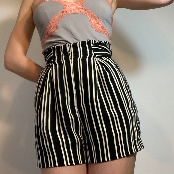 Supper cute black and white striped shorts ♥️ - Picture 3 of 4